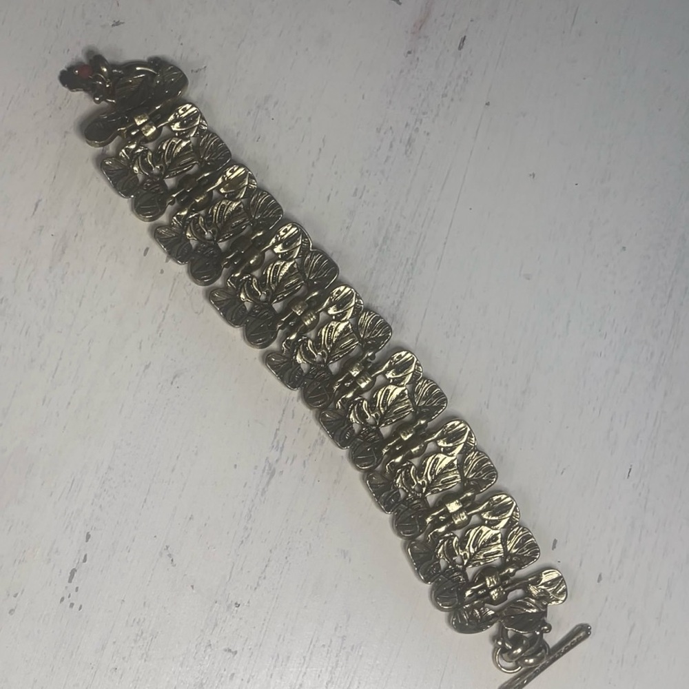Lucky Brand gold-tone beaded bracelet with a signature four-leaf clover charm. - Picture 3 of 6